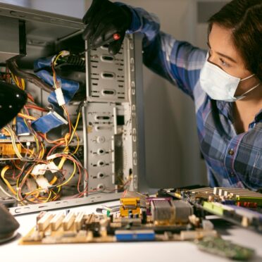 Hardware Services and Management Hardware Services and Management